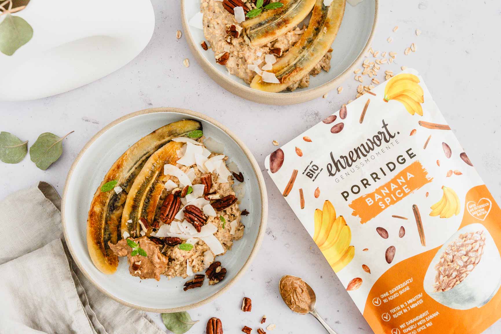schnelle, einfache (vegane) Banana Spice Porridge Bowl mit glacierter Banane